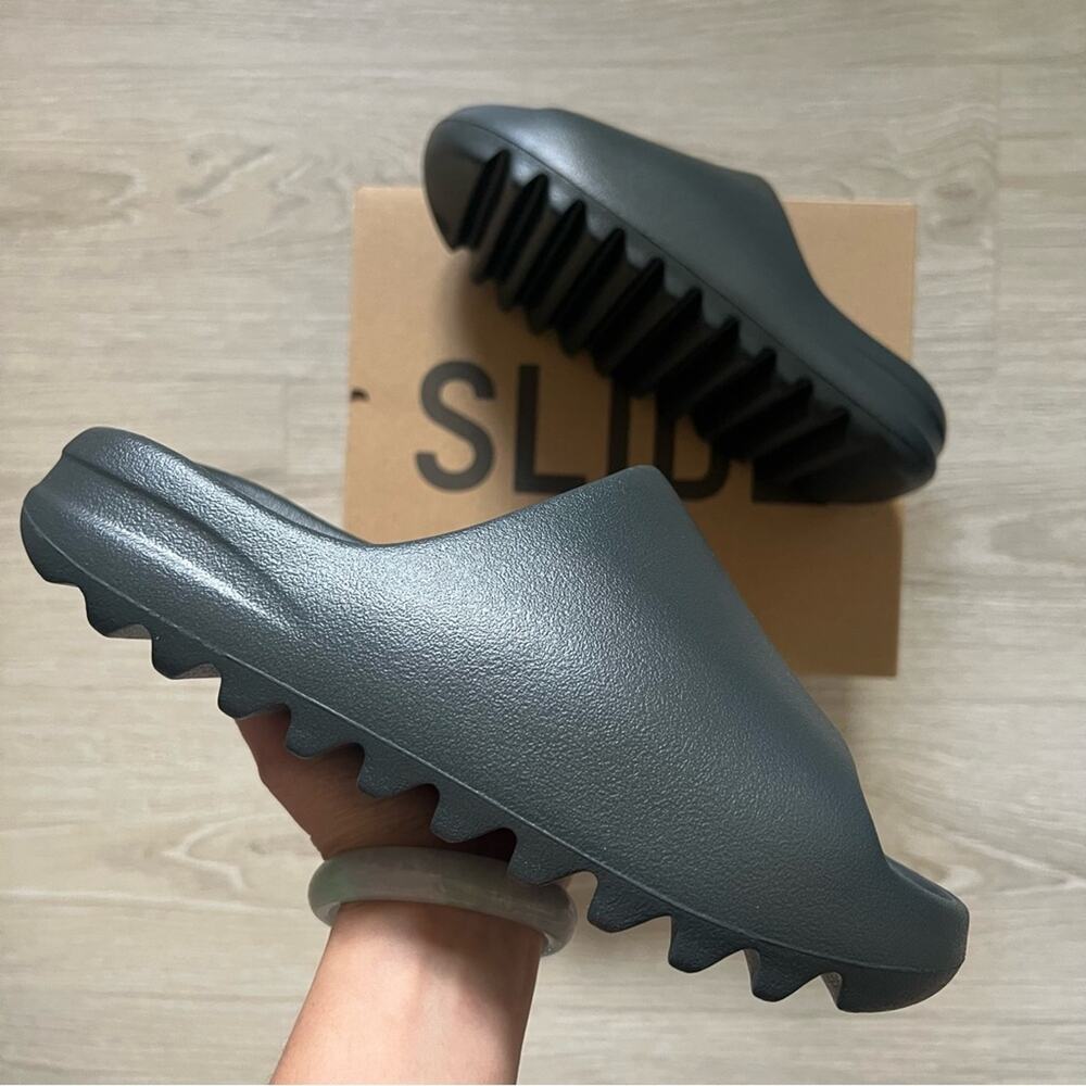 Adidas Yeezy slipper slides dark onyx size 6